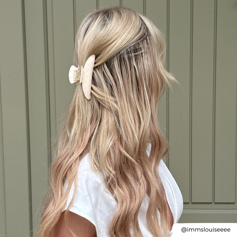 Butter blush claw clip in blonde hair