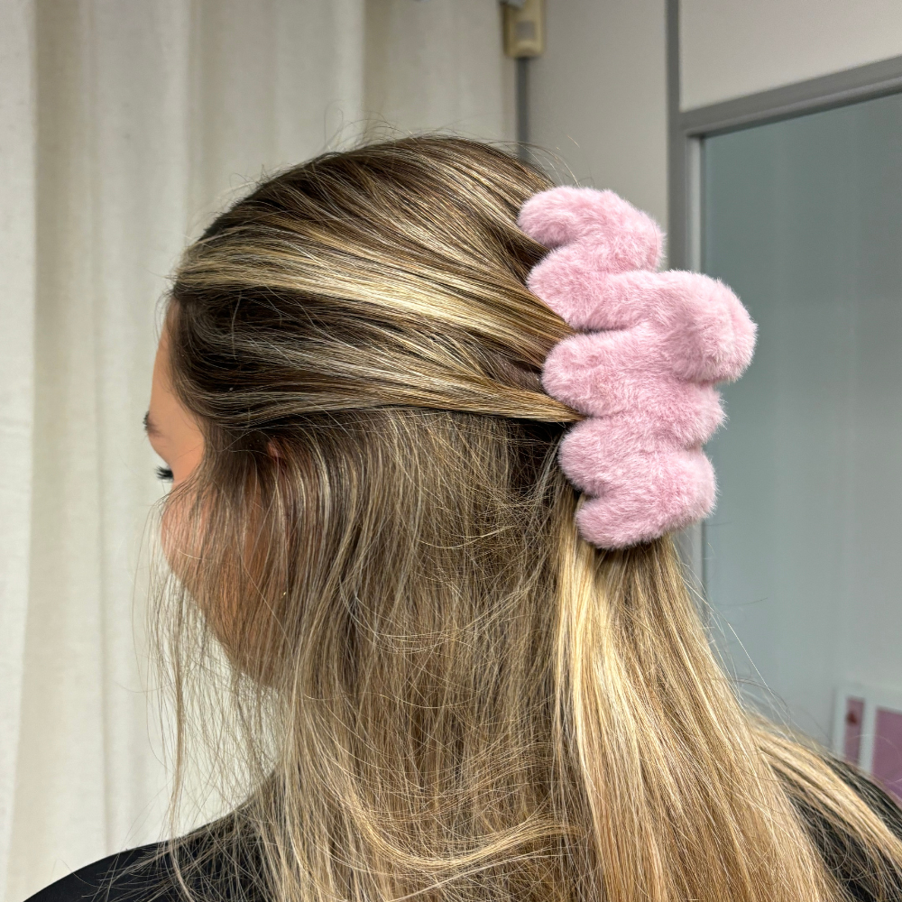 Squiggle Faux Fur Claw Clip - Pink